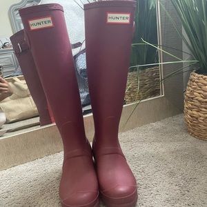 Hunter Matte Rainboots Tall burgundy& pink stripe